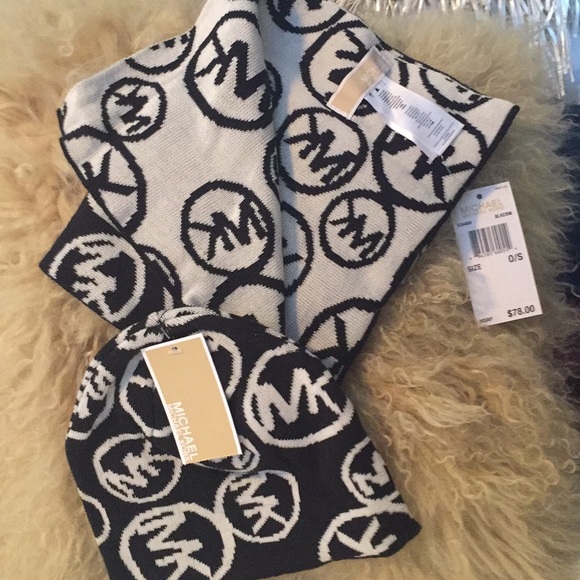 MICHAEL KORS Scarf/Hat Set - Picture 2 of 5